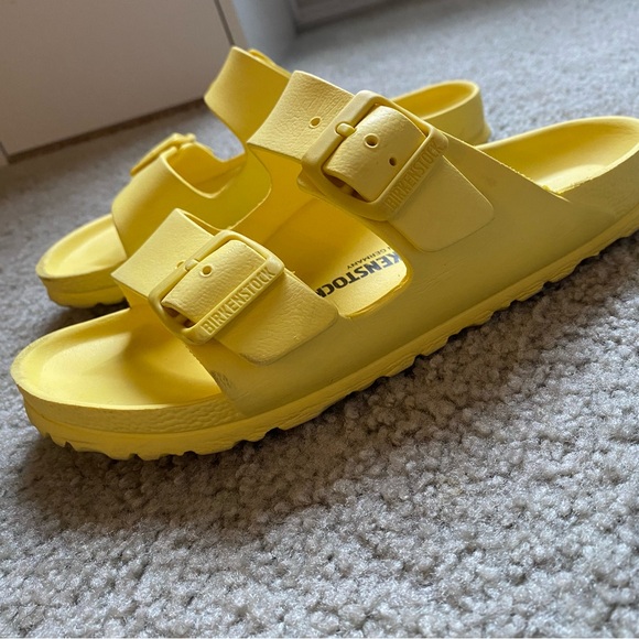 Birkenstock bright yellow sandals only worn a few times! Size 6.5 women - Picture 4 of 4